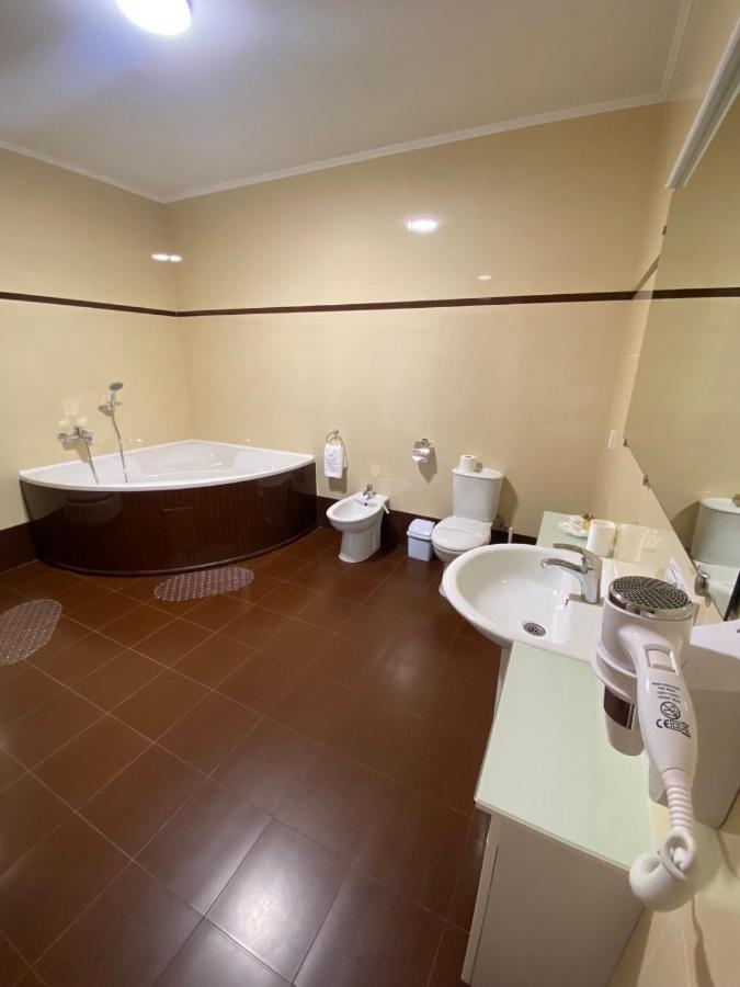 Hotel Dobrodiy Vinnytsja Buitenkant foto