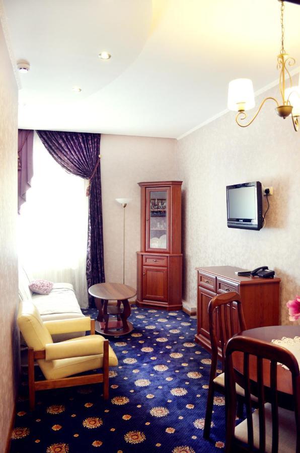 Hotel Dobrodiy Vinnytsja Buitenkant foto