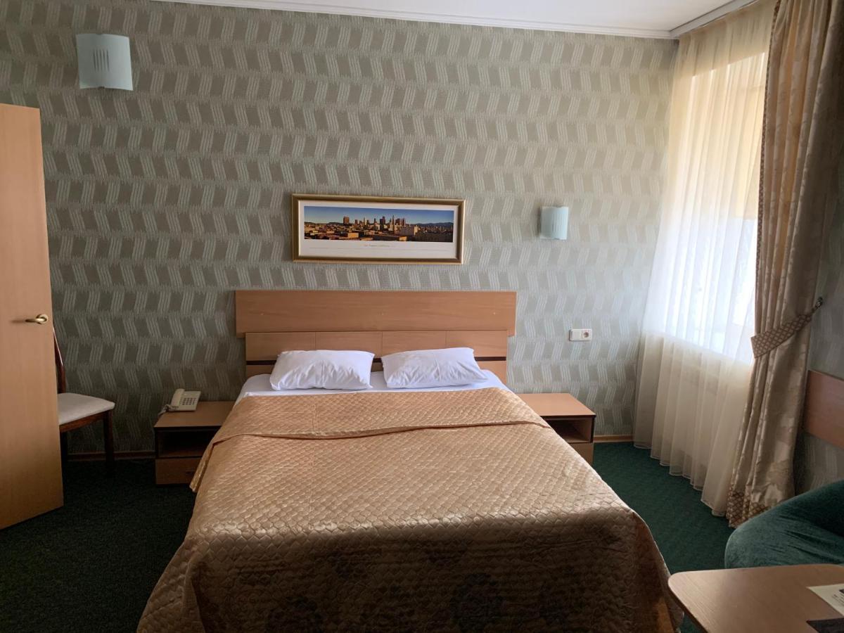 Hotel Dobrodiy Vinnytsja Buitenkant foto